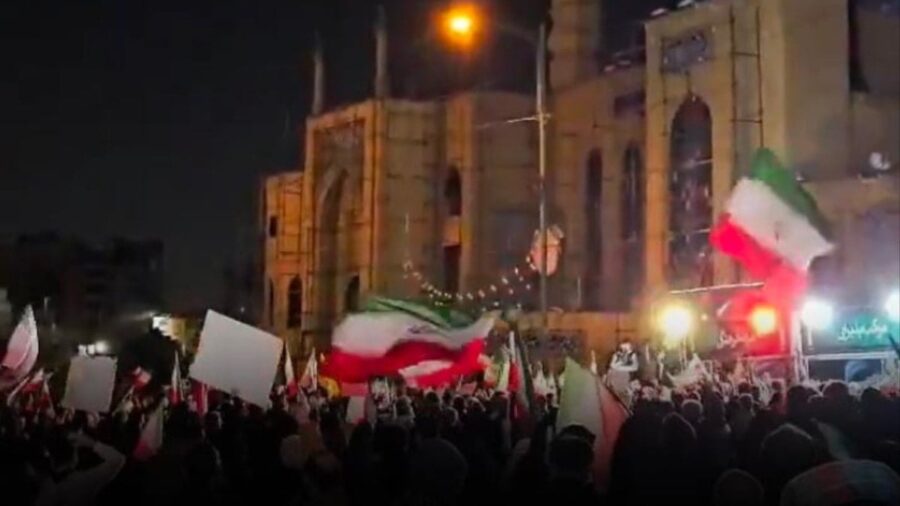 Tahran’da ABD ve İsrail saldırısına protesto