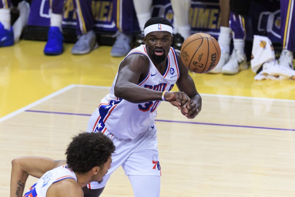 76ers, Jazz’ı 4 farkla yıktı: Adem Bona’dan 12 sayılık katkı