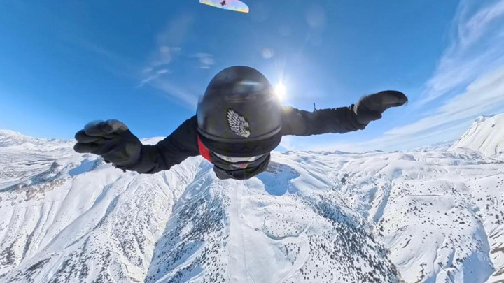 İki ‘yarasa adam’ Erzincan’da ‘kol uçuşu’ yaptı