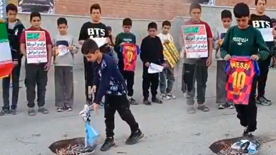 İran’da Messi depremi: Formalar tek tek yakıldı