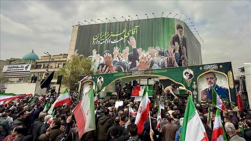 Saldırılarda ölen İranlı komutanlar için günler sonra cenaze töreni düzenlendi