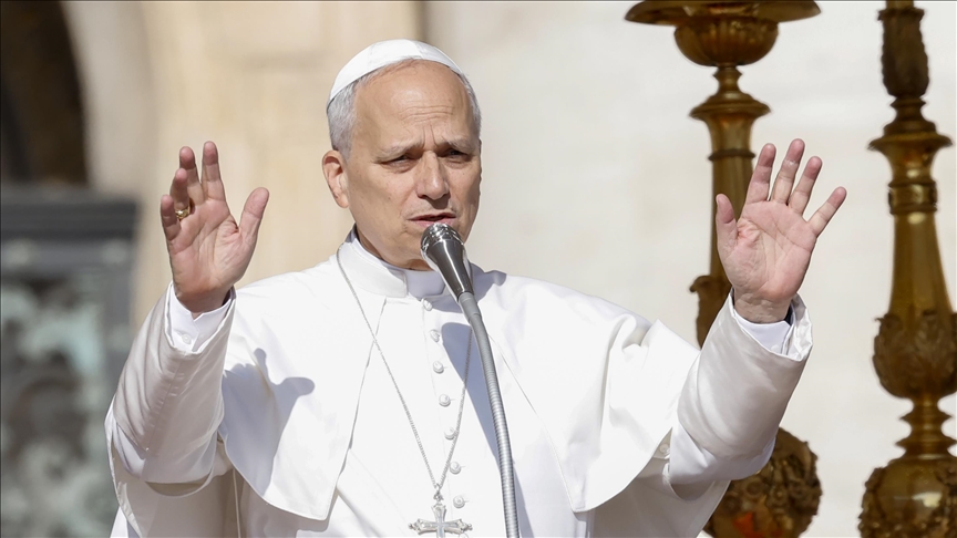 Papa 14. Leo belki dinleyen olur diye emretti: Ateşi kesin