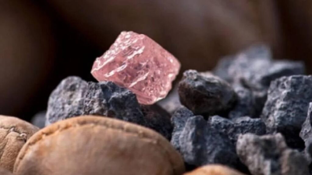 Elmastan sert eşsiz bir mineral keşfedildi