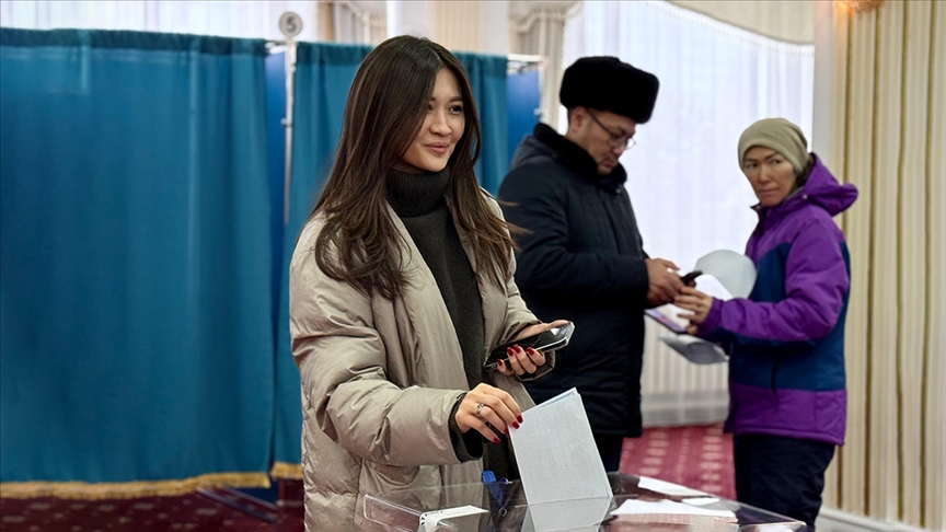 Kazakistan’da halk yeni anayasaya “evet” dedi