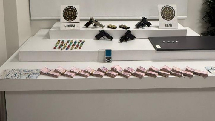 Uyuşturucu operasyonu: Çekmecede manyetik kartla açılan gizli bölme vardı