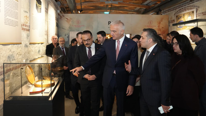 İki İznik Çinisi yıllar sonra yeniden Türkiye’de