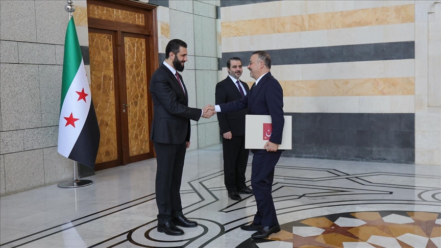 Şam Büyükelçisi Yılmaz, Şara’ya güven mektubunu sundu