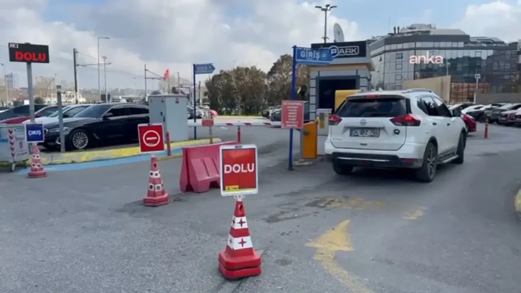 Kadıköy’ün en büyük otoparkı kapandı: Cami yapılacak