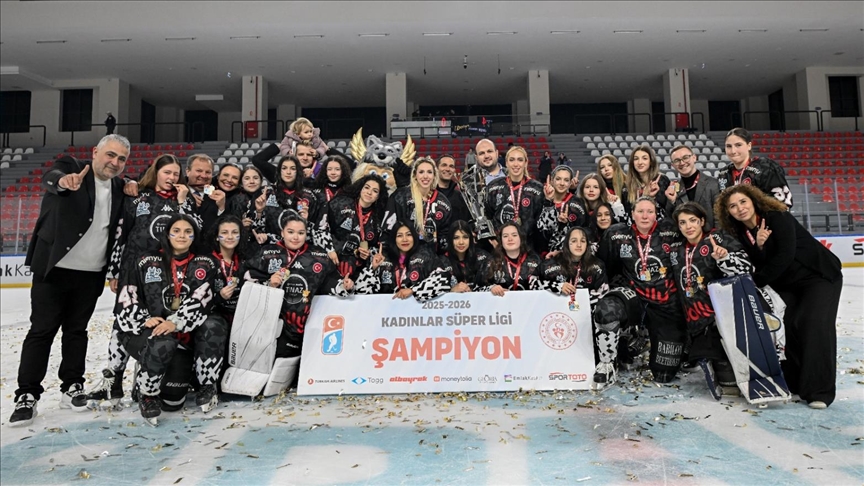 Buz Hokeyi Kadınlar Süper Lig’de şampiyon “Buzadam”