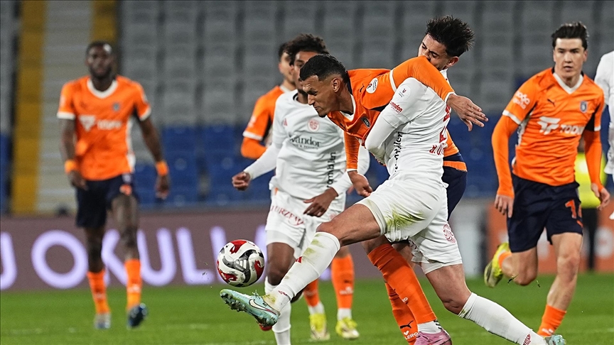 Başakşehir-Antalya maçından gol sesi gelmedi