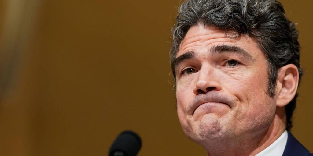 Trump cephesi istifa eden Kent’i hedef aldı: Gizli bilgi sızdırıyordu