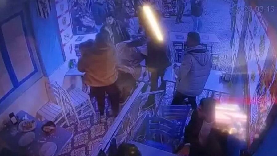 Balıkçının tavanı ailenin üstüne çöktü