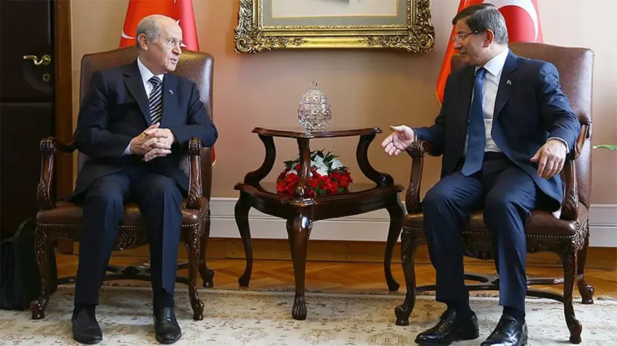 Bahçeli’den Davutoğlu’na kitap için kutlama telefonu