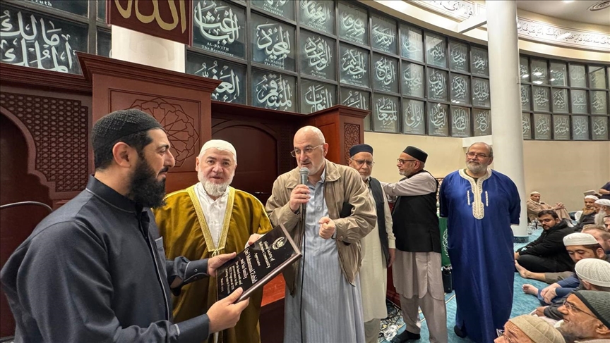 Sportmen imam: Namazdan sonra camide şınav çektiriyor