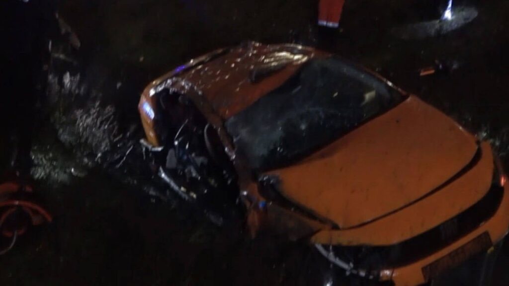 Taksi su kanalına uçtu: Üç kişi hayatını kaybetti