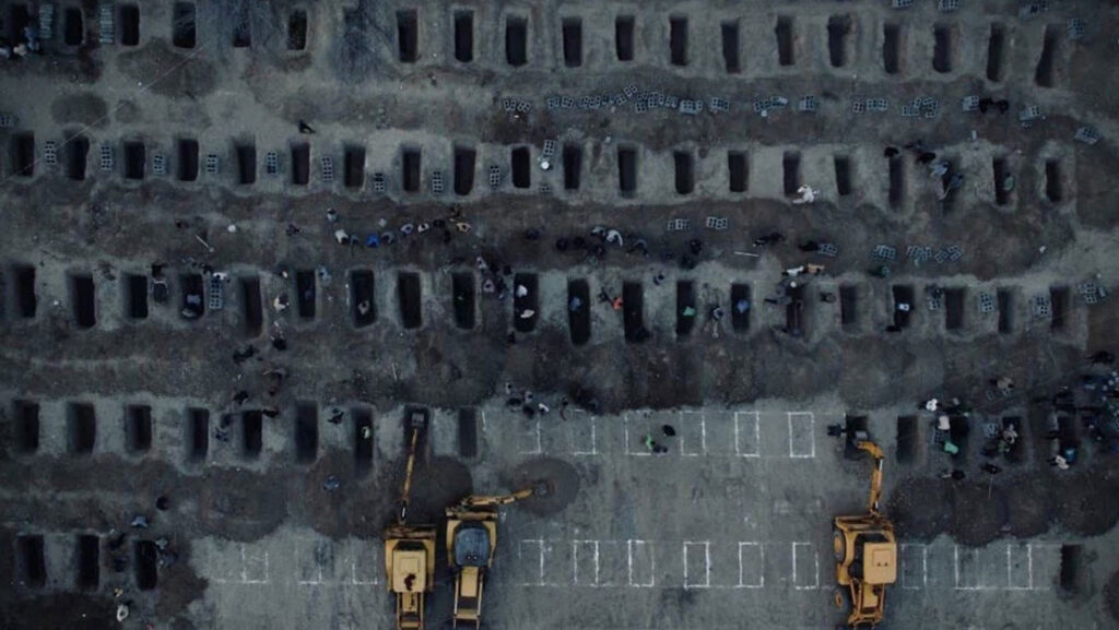 İran’daki Kız Çocuklarının Cenazesi Gündemi Sarsıyor