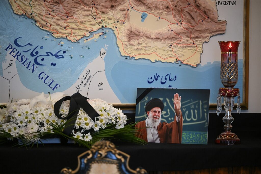 İran’ın Ankara Büyükelçiliğinde, İran lideri Hamaney için taziye defteri açıldı