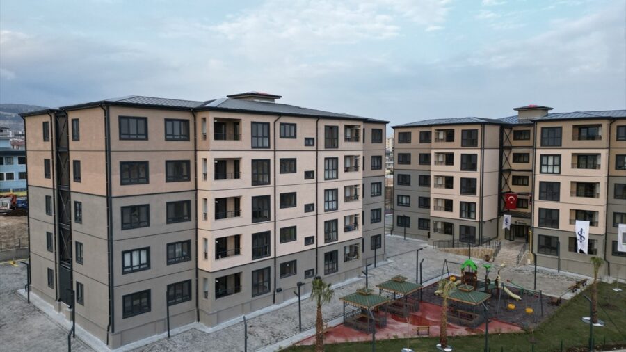 İş Bankası deprem bölgesindeki çalışanları için Adıyaman lojmanlarını tamamlayarak teslim etti