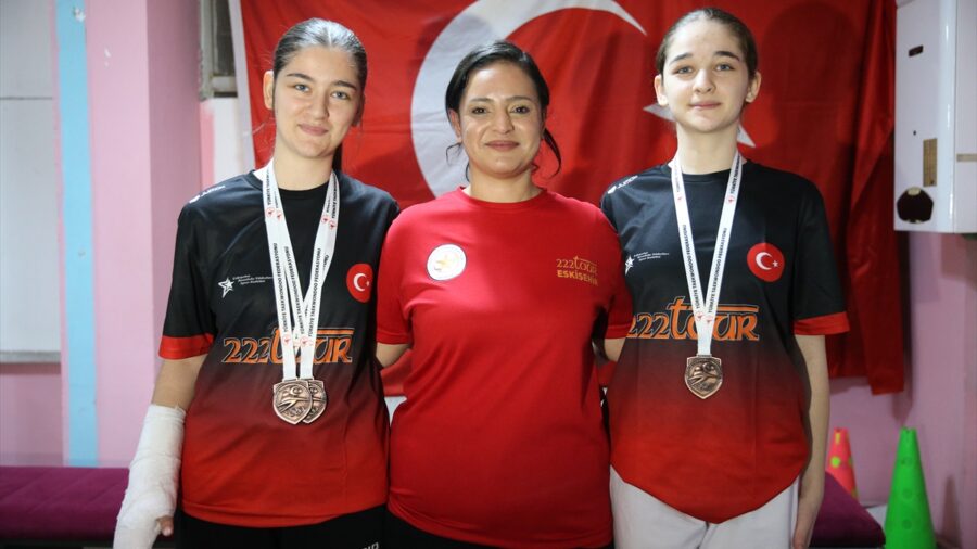 İşitme engelli kardeşlerin hedefi tekvandoda milli formayı giymek