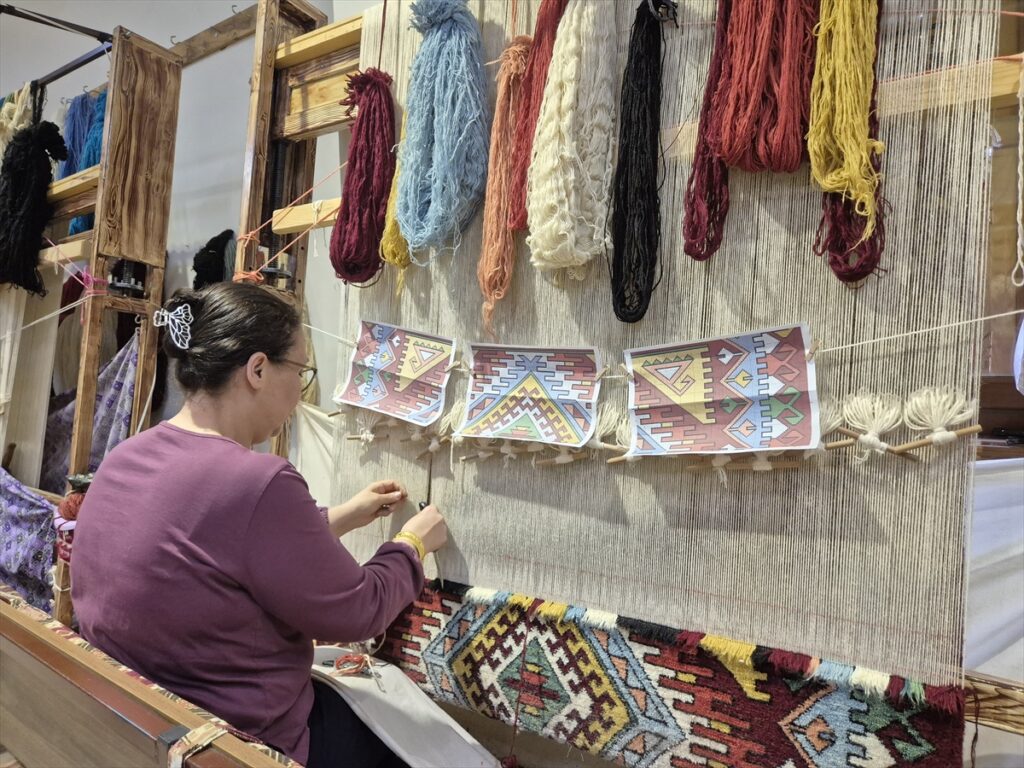 Isparta’da halı dokuma geleneği kadın emeğiyle yeniden canlanıyor