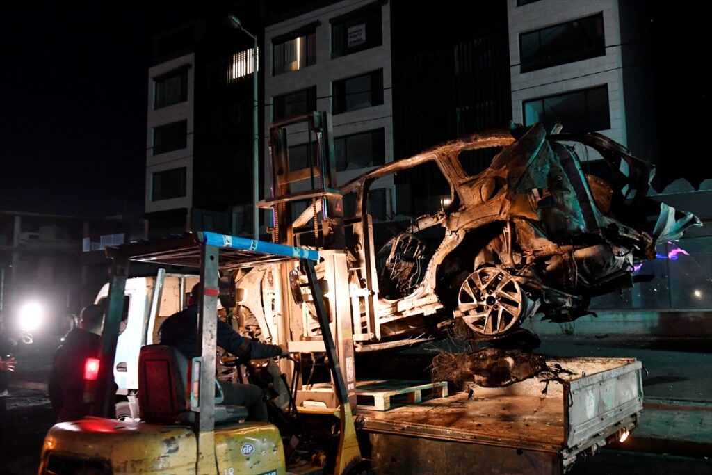 İsrail ordusu Lübnan’ın başkenti Beyrut’ta 2 araca hava saldırısı düzenledi