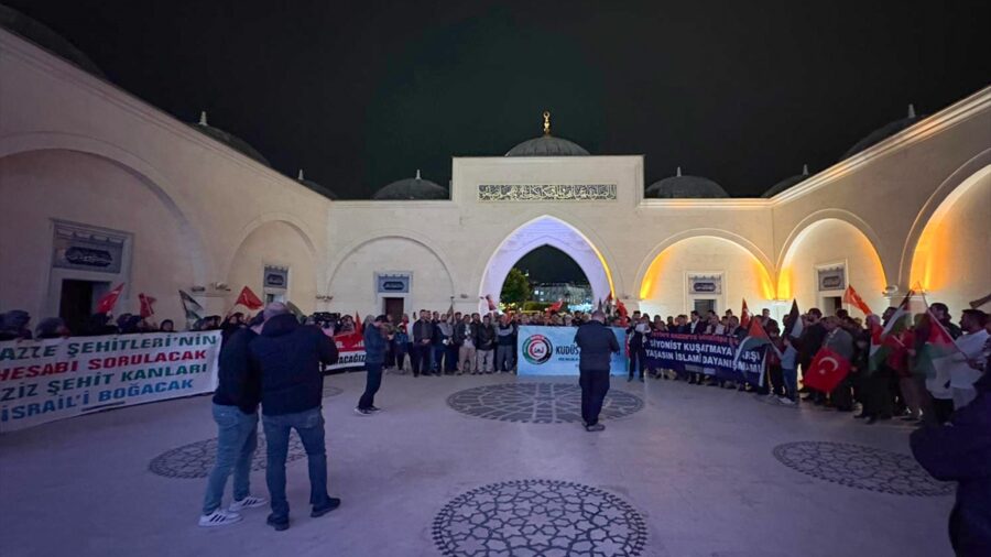 İsrail’in Mescid-i Aksa’yı ibadete kapatması Antalya’da protesto edildi