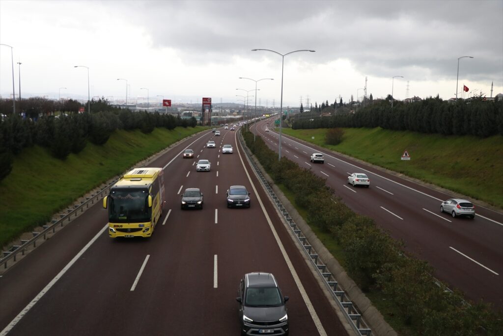 İstanbul-İzmir Otoyolu ile Osmangazi Köprüsü’nde bayram yoğunluğu başladı