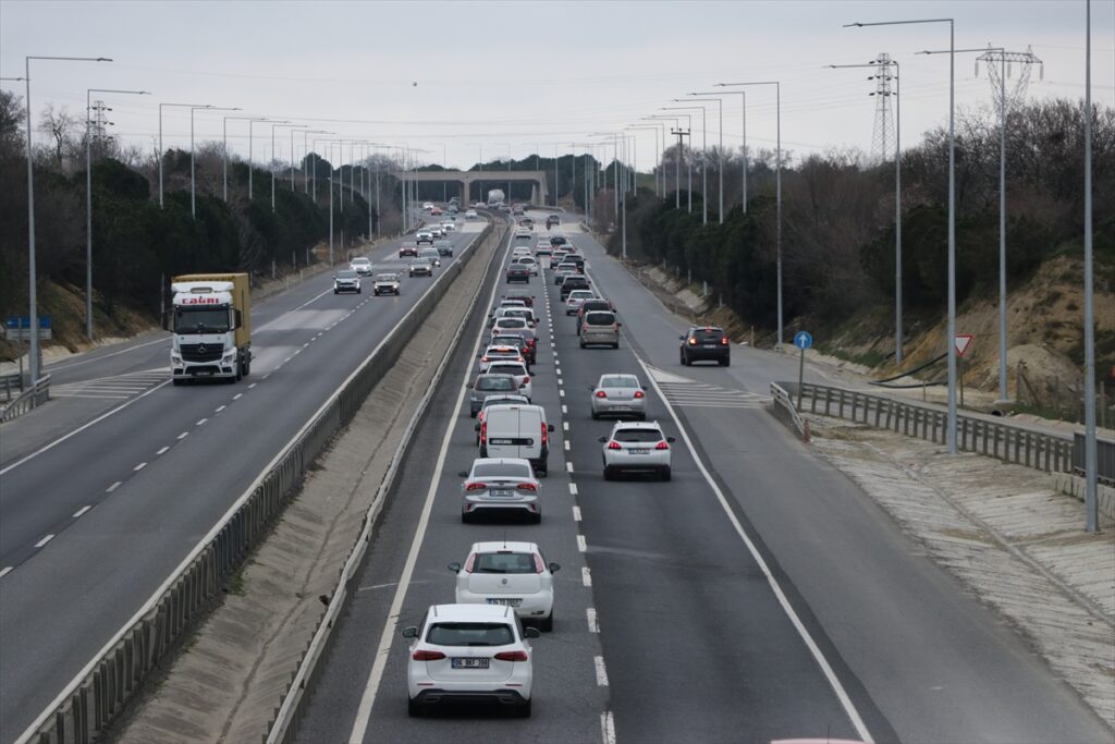 İstanbul-Tekirdağ kara yolunda bayram trafiği yoğunluğu başladı