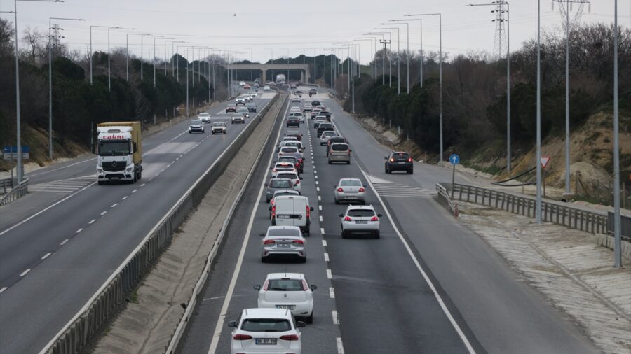 İstanbul-Tekirdağ kara yolunda bayram trafiği yoğunluğu başladı