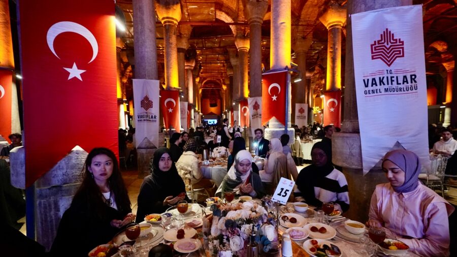 İstanbul’da öğrenim gören uluslararası öğrenciler, Binbirdirek Sarnıcı’nda iftar yaptı