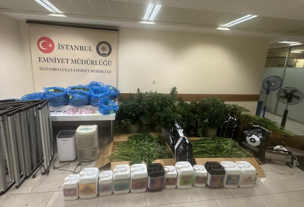 İstanbul’da uyuşturucu ticareti yaptığı iddiasıyla yakalanan 3 şüpheliden biri tutuklandı