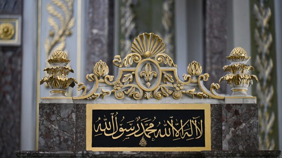 İSTANBUL’UN SELATİN CAMİLERİ – Hırka-i Şerif’in muhafaza edildiği cami: Hırka-i Şerif Camisi