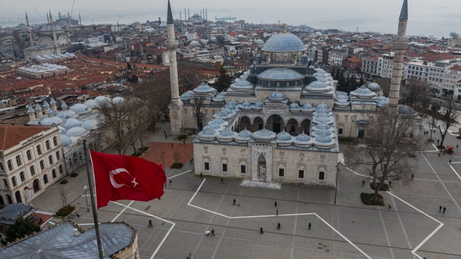 İSTANBUL’UN SELATİN CAMİLERİ – Tarihi yarımadadaki Beyazıt Camisi, Osmanlının klasik mimarisini yansıtıyor