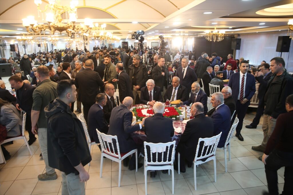 İYİ Parti Genel Başkanı Dervişoğlu, Van’da partisinin düzenlediği iftar programına katıldı: