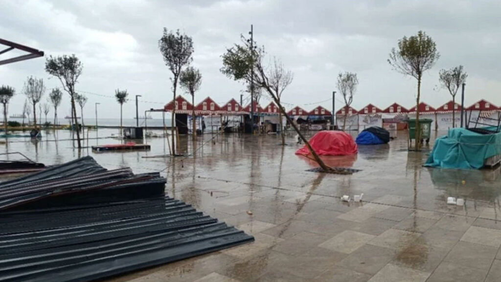 İskenderun’da Şiddetli Rüzgar Maddi Hasara Neden Oldu