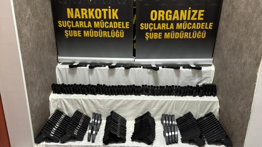 İzmir’de 149 ruhsatsız tabanca ele geçirildi