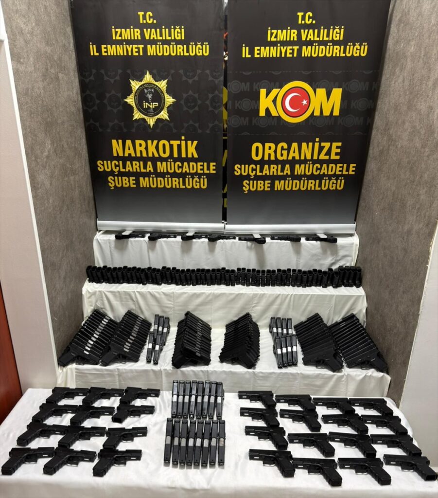 İzmir’de 149 ruhsatsız tabanca ele geçirildi