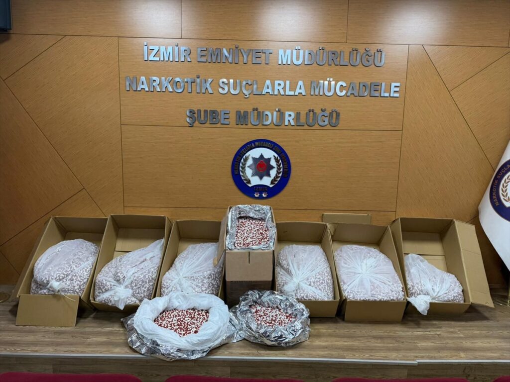 İzmir’de 356 bin uyuşturucu hap ele geçirildi