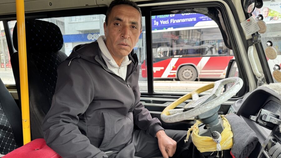 İzmir’de bir kadın dolmuşta doğum yaptı