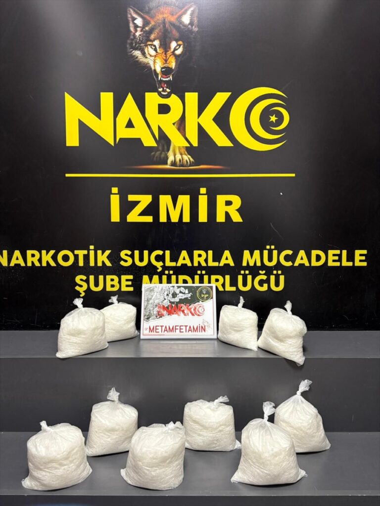 İzmir’de kargo paketinde 9 kilo 620 gram sentetik uyuşturucu ele geçirildi