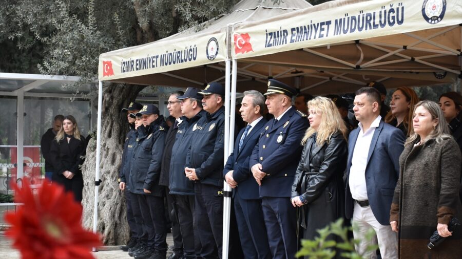 İzmir’de şehit aileleri arife günü yakınlarının mezarını ziyaret etti