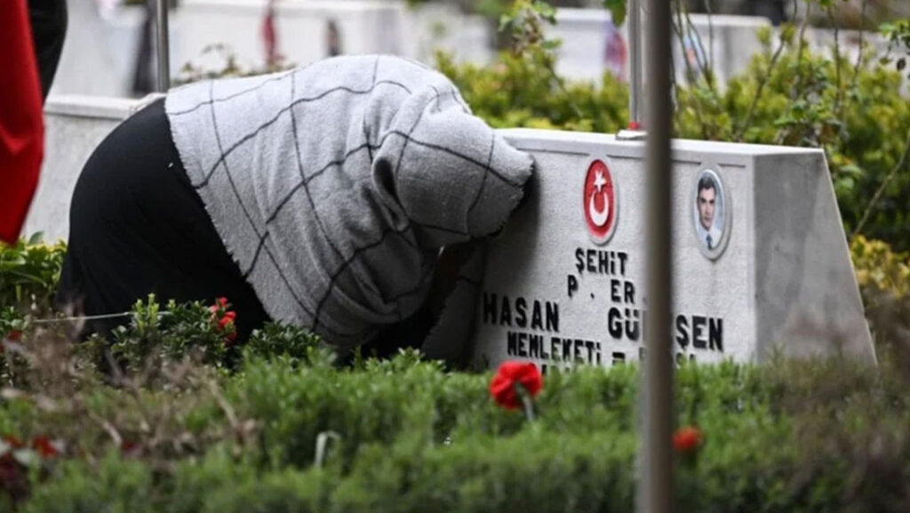 Şehit Aileleri Ramazan Bayramı’nda Şehitlikleri Ziyaret Etti