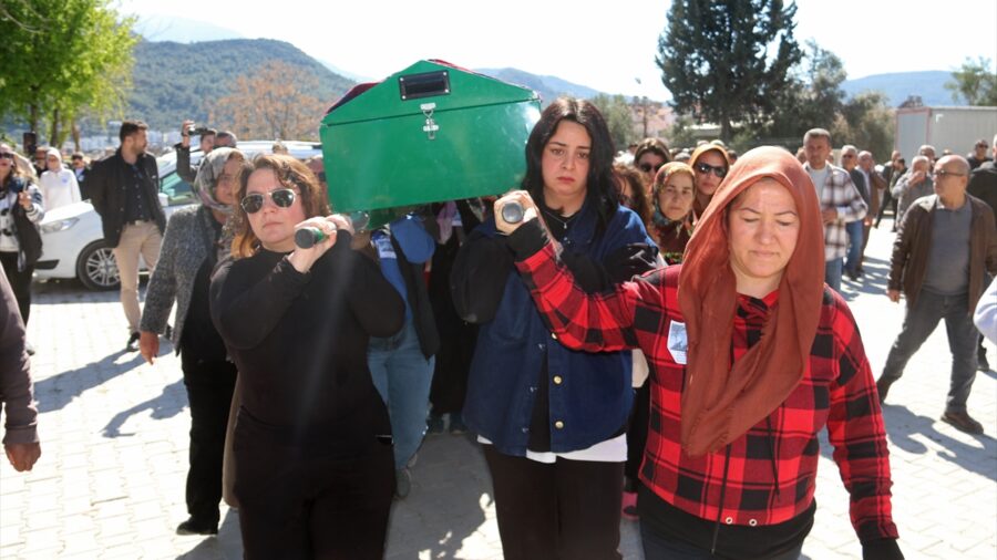 Kadınlar Günü’nde öldürülen Sermin Bacak, Fethiye’de defnedildi