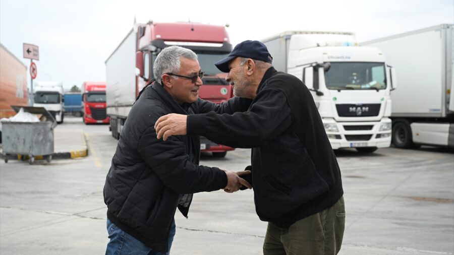 Kapıkule’de tır şoförleri bayramı yolda geçiriyor