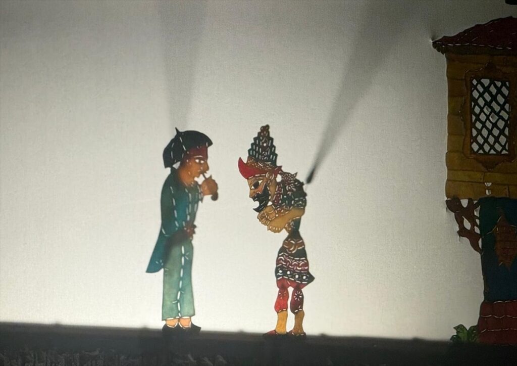 “Karagöz’e İş Ardına Düş” perde oyunu Bursa’da sahnelendi