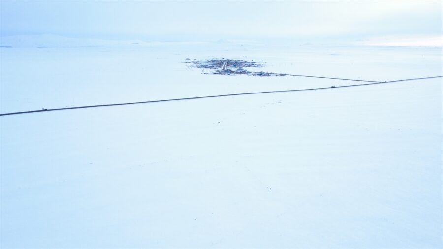 Kars’ta karla beyaza bürünen köyler dronla görüntülendi