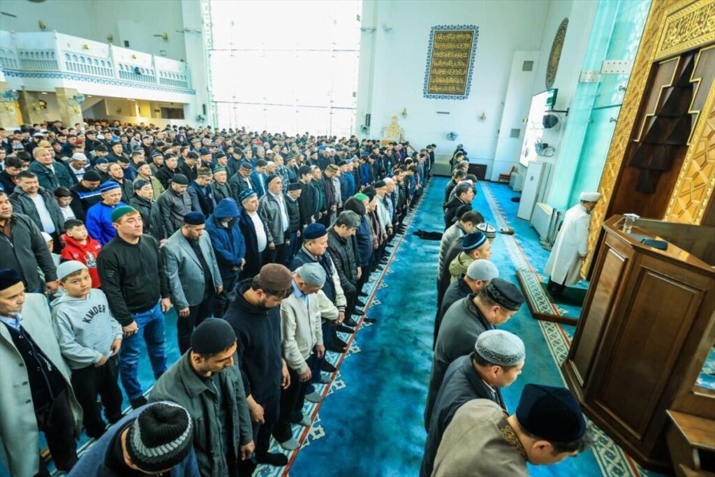 Kazakistan’da bayram namazı kılındı