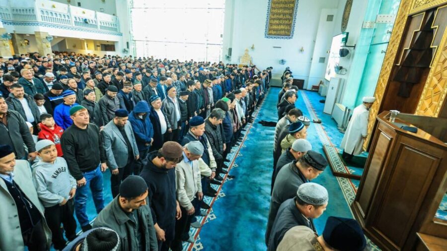 Kazakistan’da bayram namazı kılındı