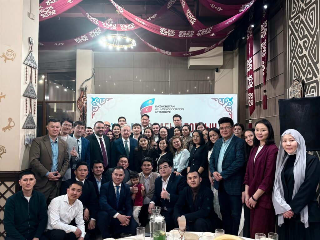 Kazakistan’da Türkiye mezunları iftarda bir araya geldi