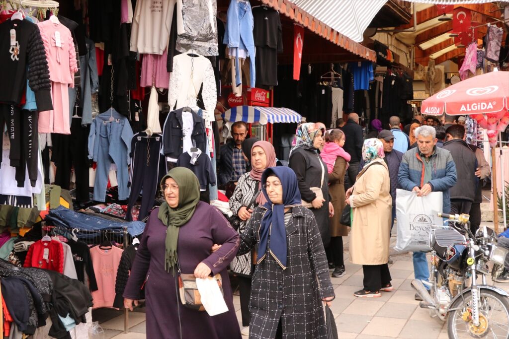 Kilis’te arife gününde bayram alışverişi yoğunluğu yaşanıyor